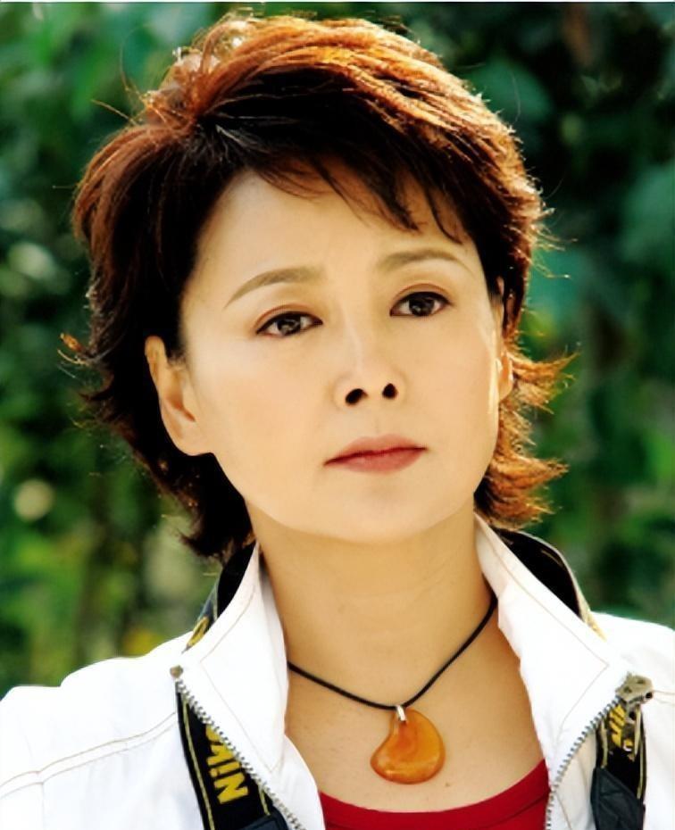 演员张瑜:人生选择与宿命 这篇文章通过细腻而深入的叙述,向我们讲述