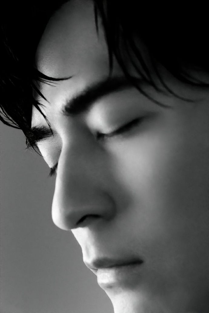 周渝民紧张到满头大汗#周渝民年轻时候的照片96,看着也是文艺型的