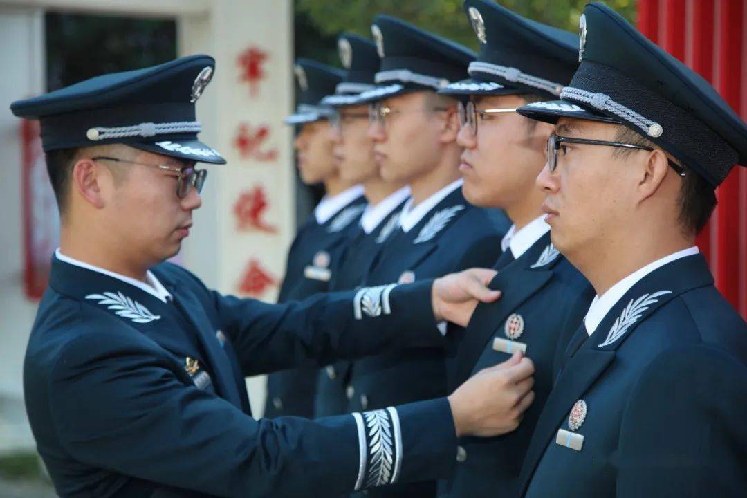 武警内蒙古总队医院举行首批社招文职人员授装暨宣誓仪式