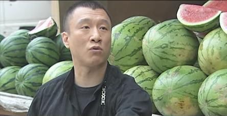 都曾成功的饰演了非常经典的黑道大哥形象,咱们首先要说的是孙红雷 说