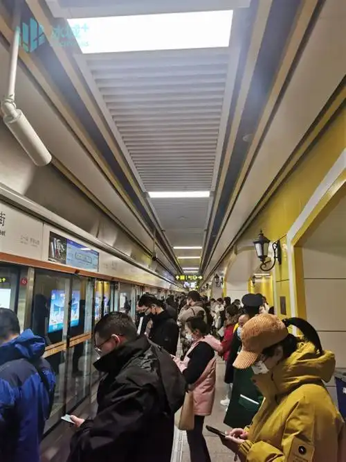 【迎战暴风雪】截至19时,哈尔滨地铁运送乘客87.5万人次_冰城