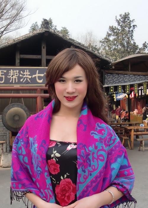 中国第一反串主播  综艺节目主持人 傣族青年舞蹈家  演员 歌手!