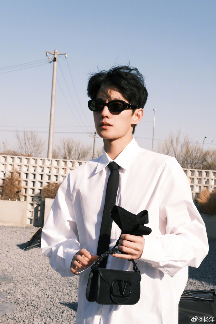 早上起来就看到了新鲜的杨洋大帅哥,一下子就精神了