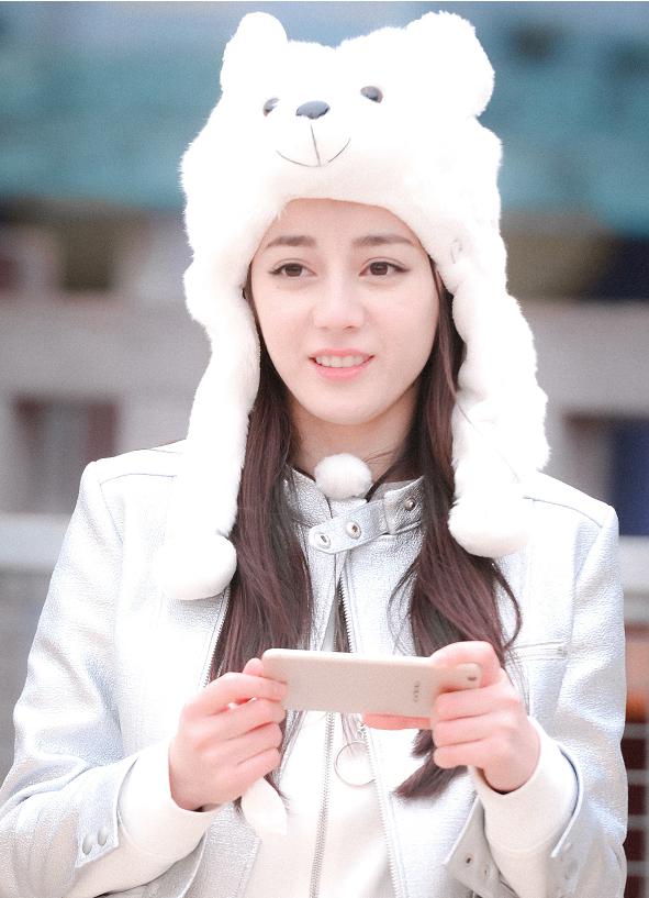 迪丽热巴微笑背后的商业魅力:娱乐市场的新风向标 迪丽热巴,当代娱乐