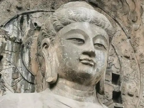 洛阳:龙门石窟之卢舍那大佛.此佛相貌系以武则天为原型雕刻!