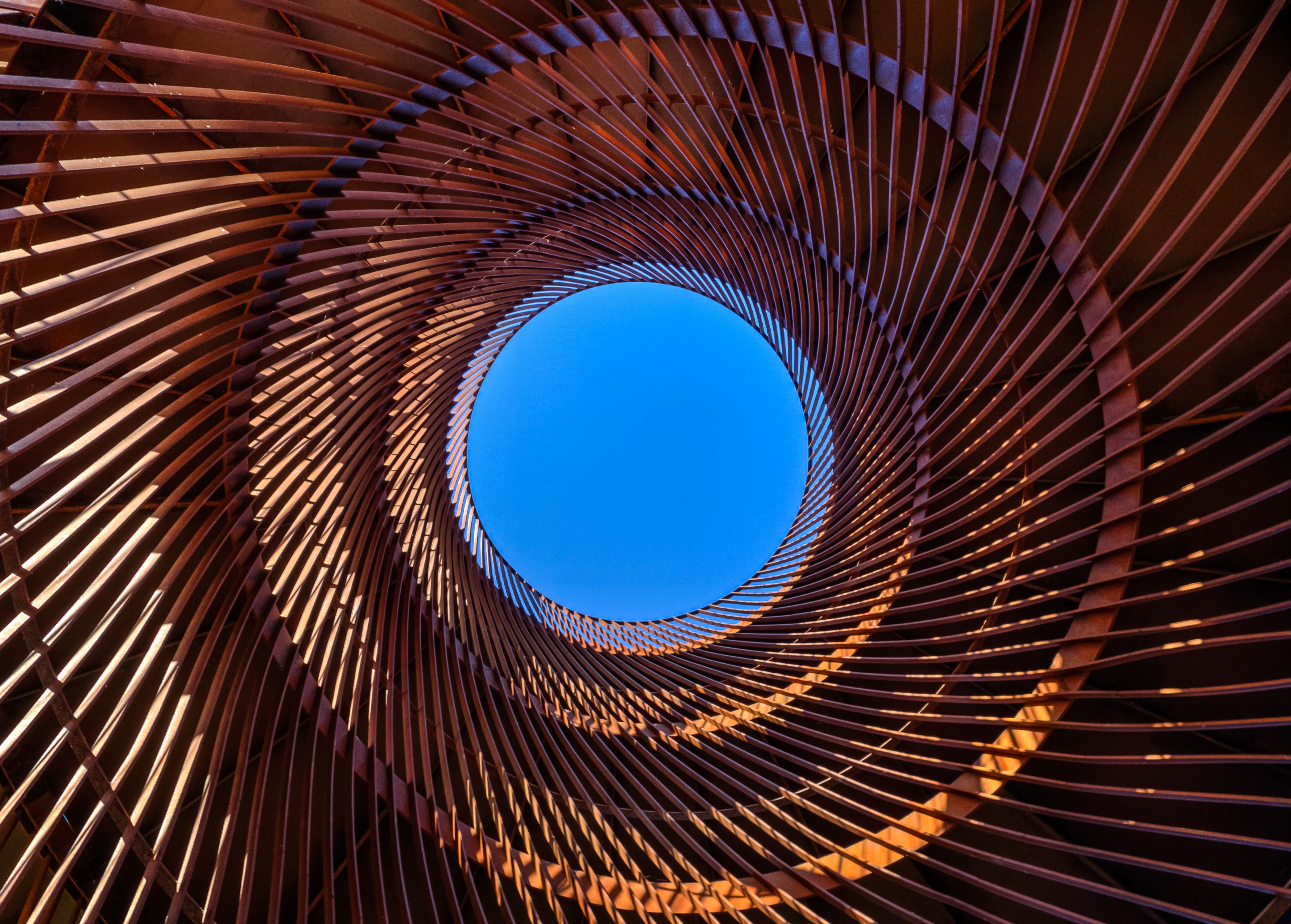 具有象征性和形式美,体现出时尚及现代感