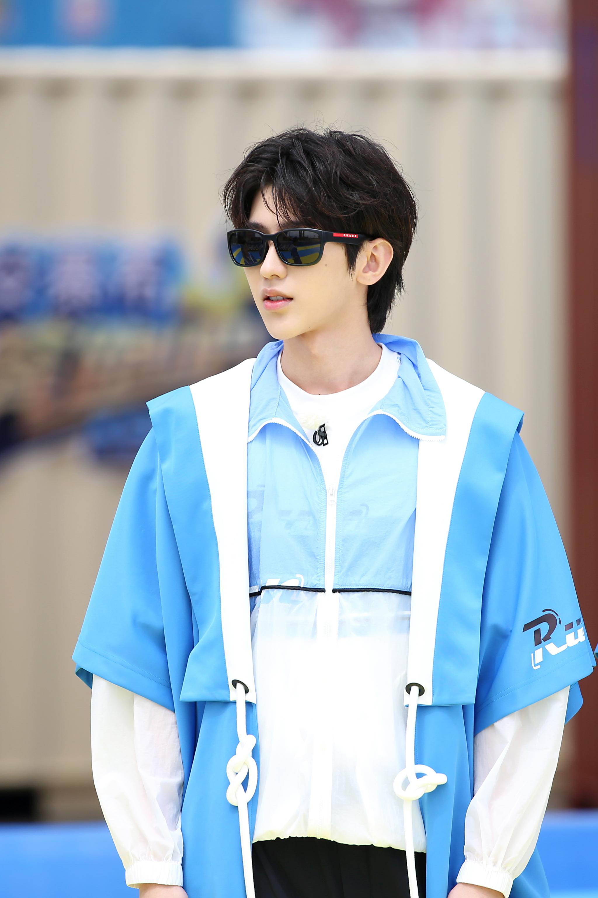 蔡徐坤运动力超乎预料之后节目有扶贫篇丨揭秘奔跑吧