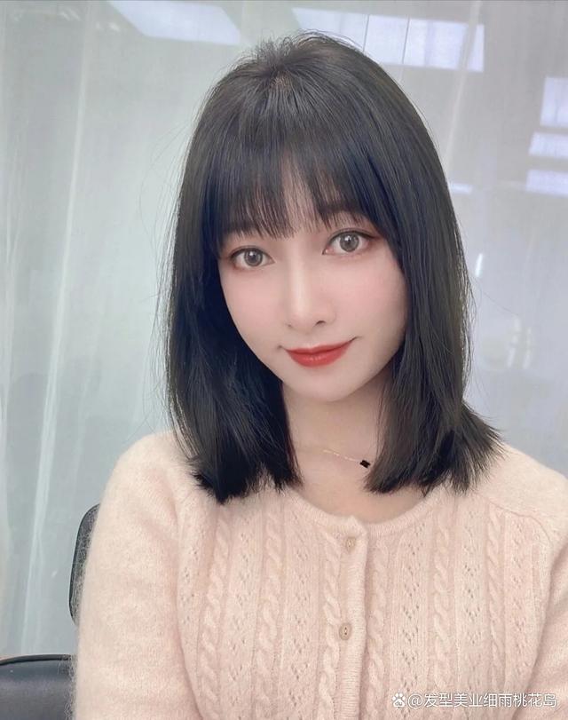 夏天剪短发或者留长发,扎发或者短发清爽又不闷热,飒气锁骨发搭配侧分