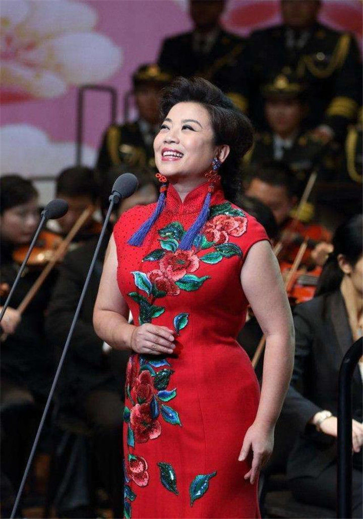 她是李谷一的女儿25次登上春晚经历失败婚姻后53岁依旧单身