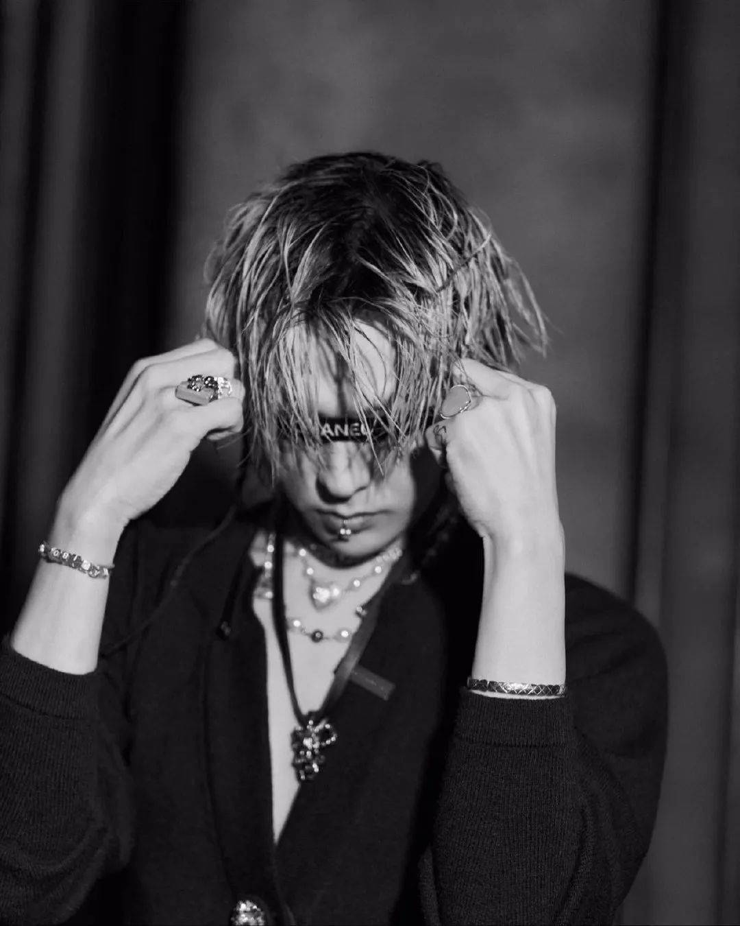 最新权志龙ins更新照片676767