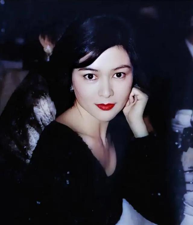 关之琳:与父亲28年不来往,父亲离世后,却为他买了400万的墓地