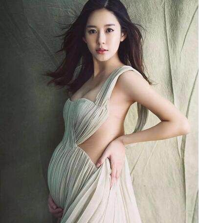 angelababy和黄晓明终于公开孕照了,却不如汤唯来的抢眼!