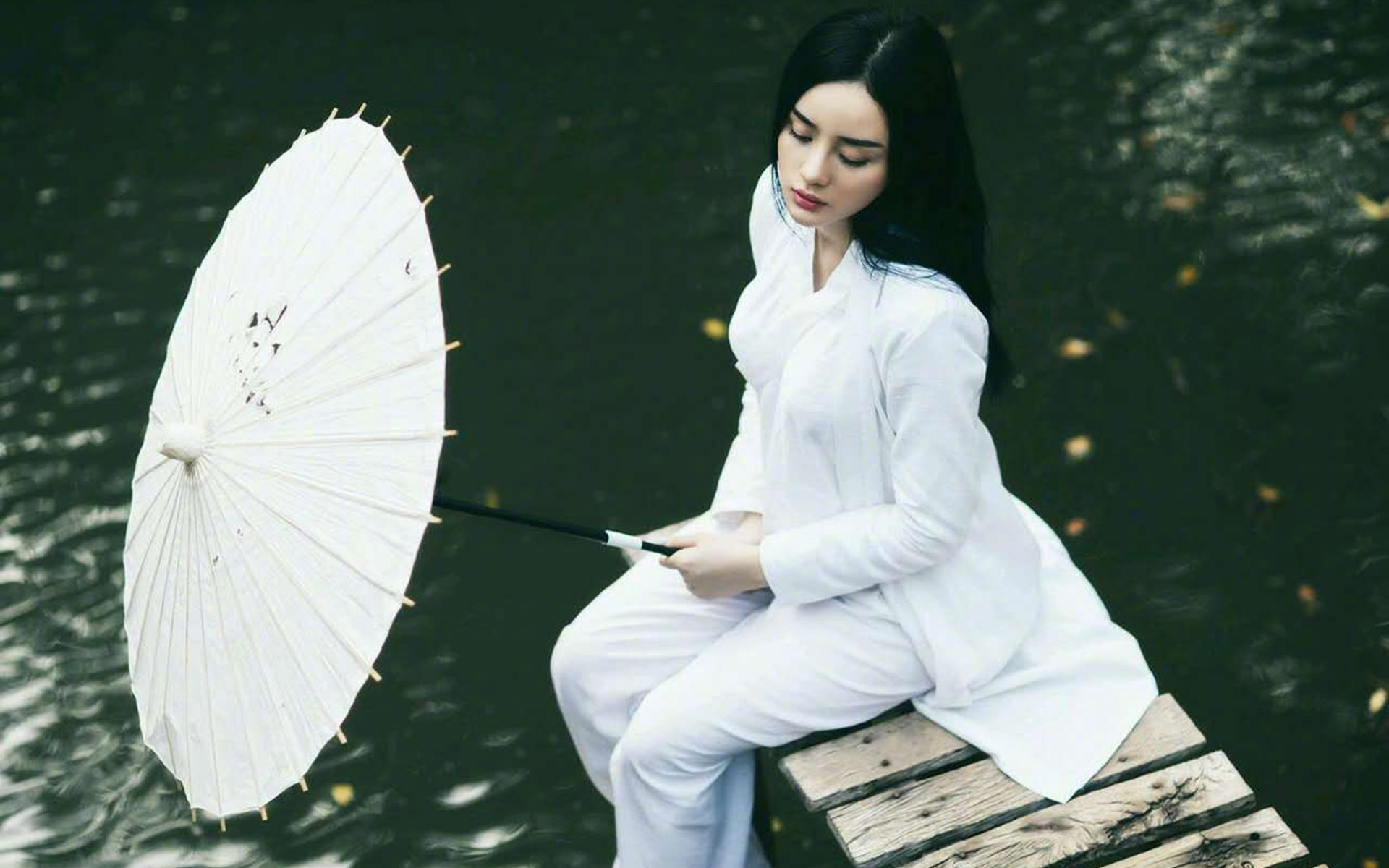 清纯白衣古装美女写真高清桌面壁纸