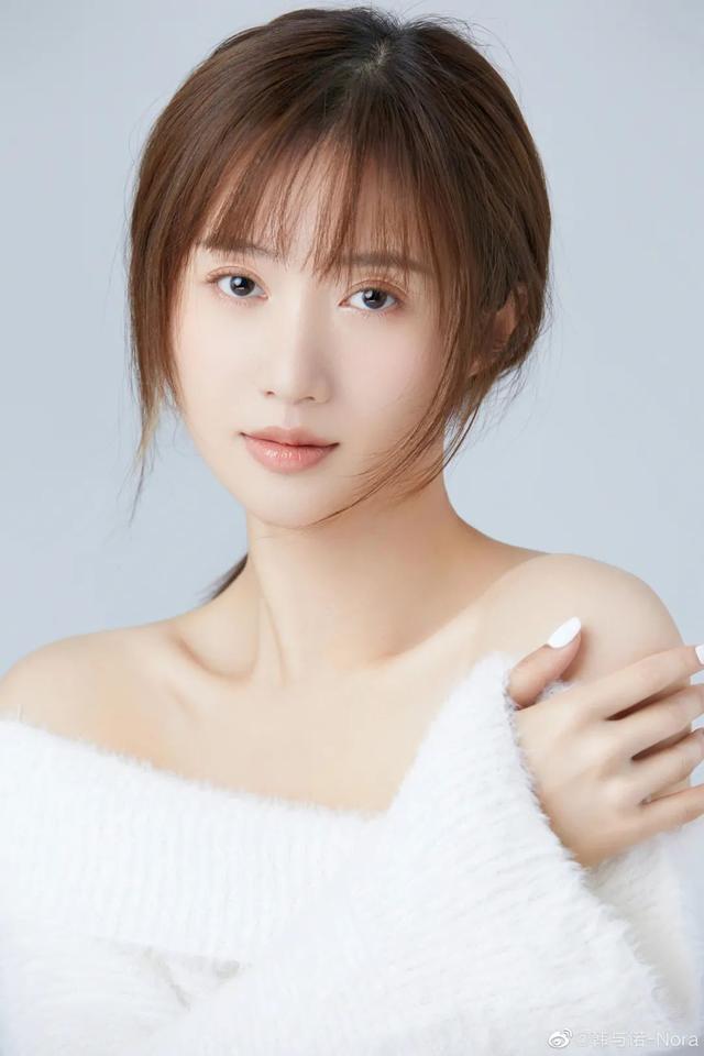 韩与诺,94年天蝎座,来自辽宁鞍山,毕业于同济大学,表演专业,影视女