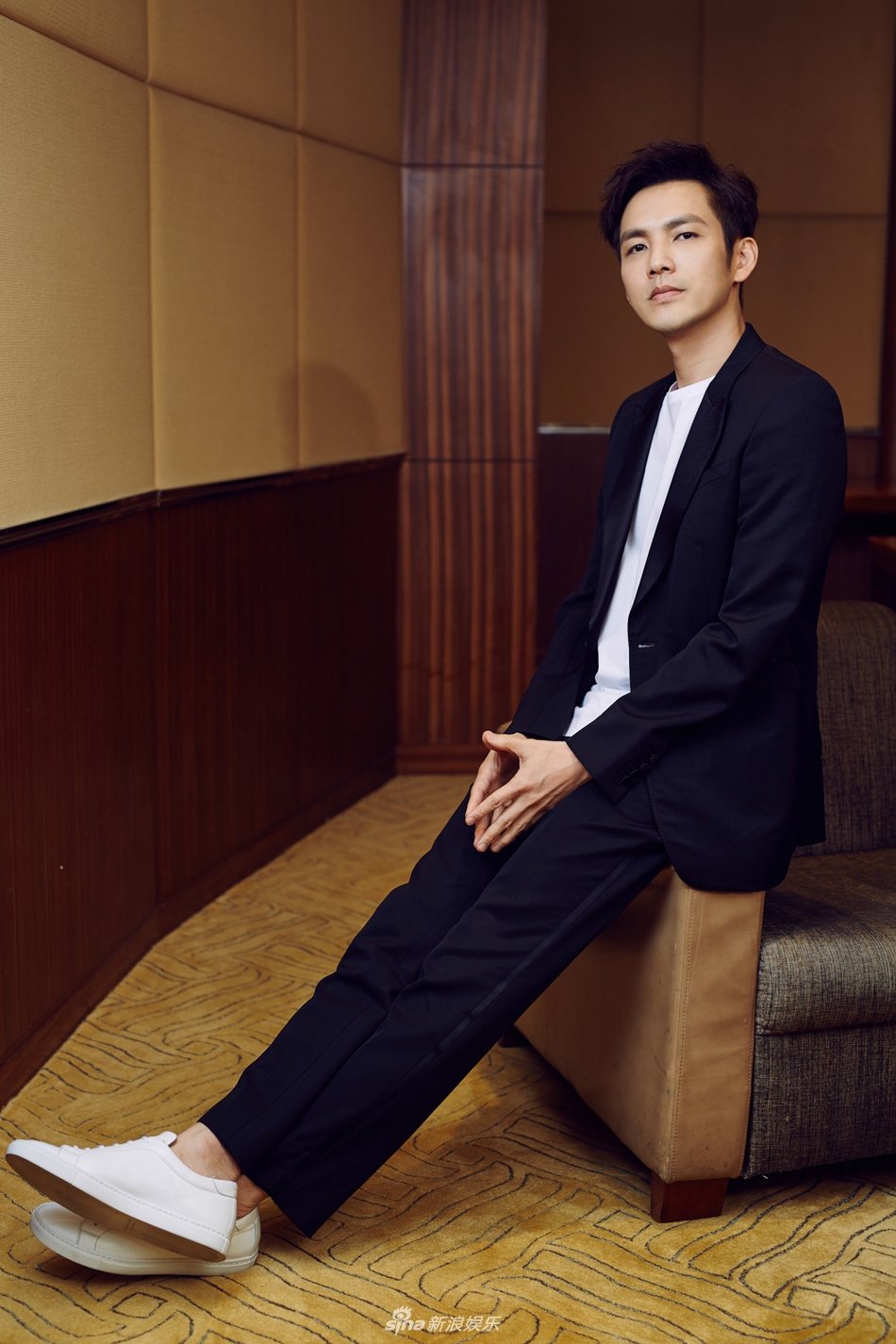 组图:霸道总裁即视感!钟汉良黑色西装帅气