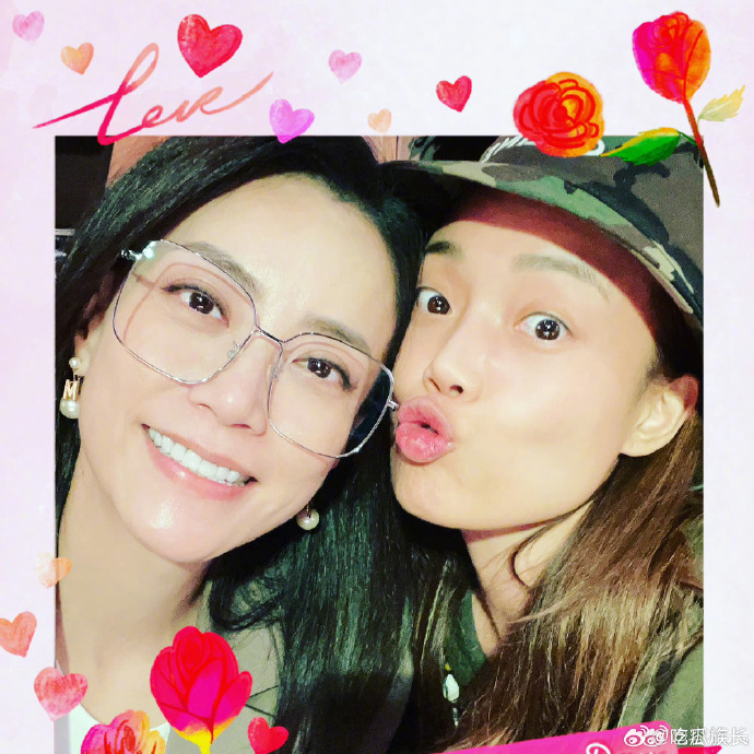 容祖儿晒照为霍汶希庆生##容祖儿叫霍汶希老母