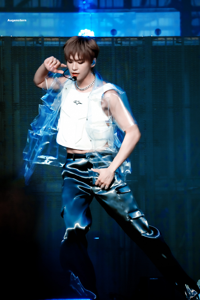 余景天tony超话  240602   香港waterbomb音乐节90  你创造粉色波光