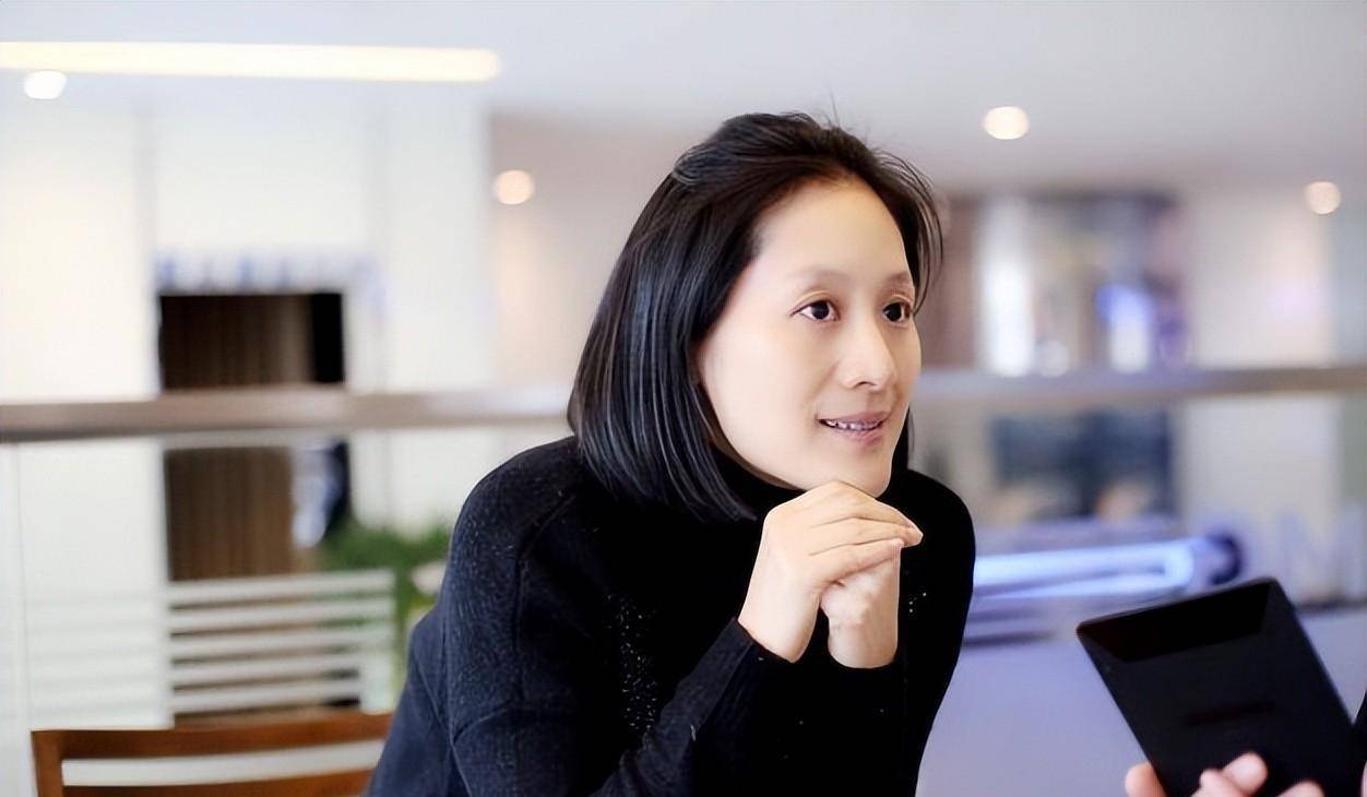 东方卫视知名主播何婕:扎根主持界22年,与林海结婚15年生活幸福_因为