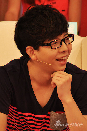 姜育恒胡夏录制最佳现场 深情合唱《再回首》