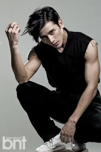 "亚洲新星"孙祖君时尚写真 酷男变暖男