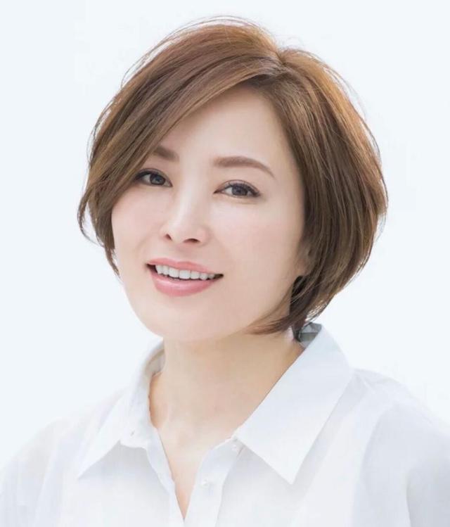 四十岁女人短发减龄发型四十岁女人短发最新发型