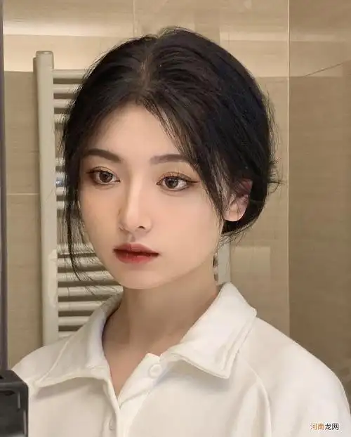 胖妹圆脸的短发发型图片 140斤胖女圆脸发型短发