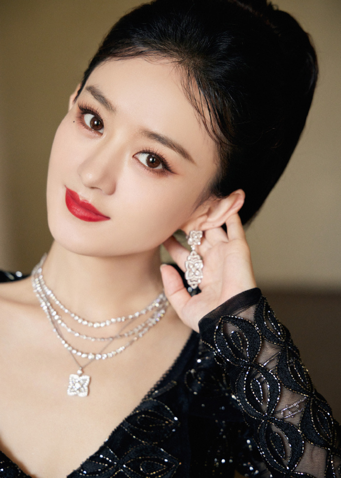 赵丽颖六一营业照##赵丽颖分享小时候的画册