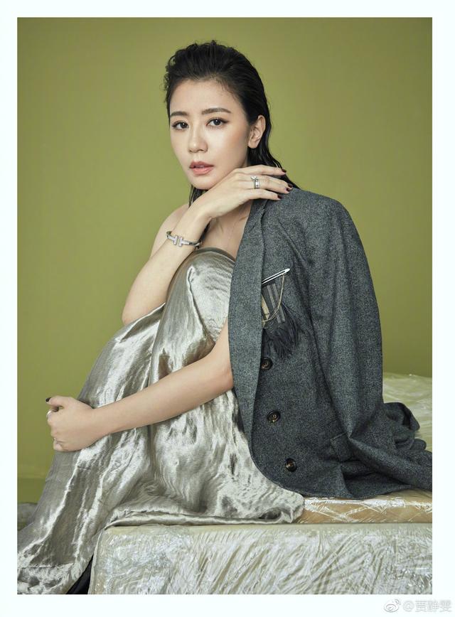 43岁贾静雯高调宣布要怀第四胎?但网友都劝她别生了!