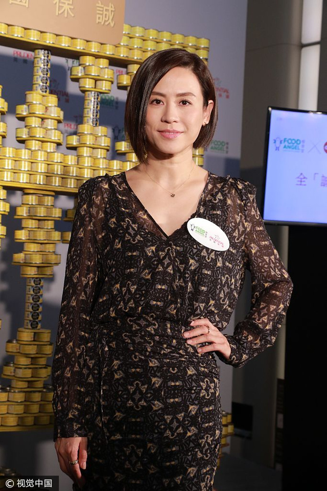 宣萱薄纱透视裙亮相活动 搭配干练短发依旧满满职业范