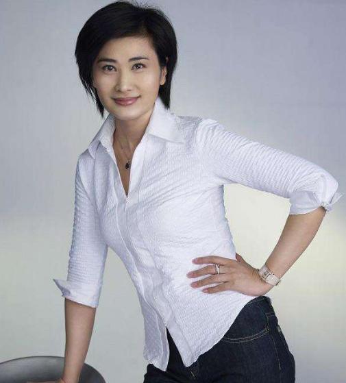 "凤凰卫视一姐"吴小莉:兼具学识与外表,却嫁给了52岁老男人