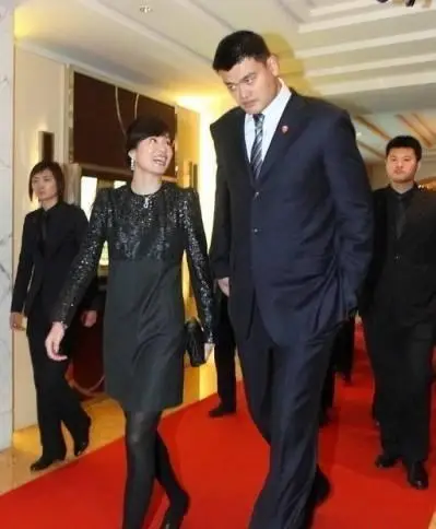 姚明:与叶莉相恋11年,婚后睡觉"提心吊胆"步入中年仍恩爱如初_身高