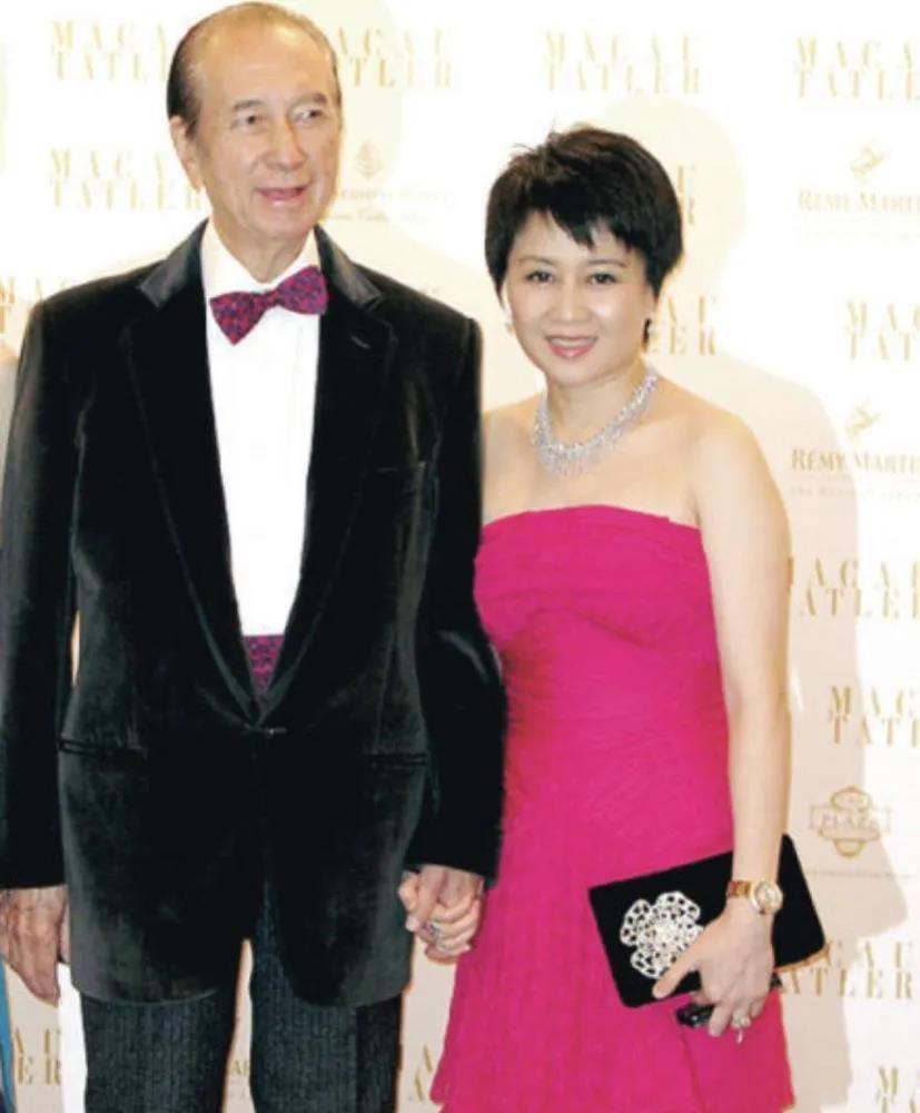 赌王三太陈婉珍最让人惊艳的,是她年轻时白皙的天鹅颈,所以很多好看的