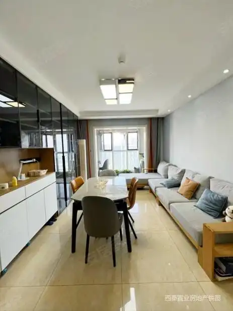 世茂都两室 业主2021年新装修 保持非常好 满二视野开阔