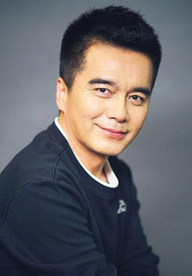 视帝许亚军:收到情书要用麻袋装,57岁结了4次婚_何晴_张唏_黄建萍