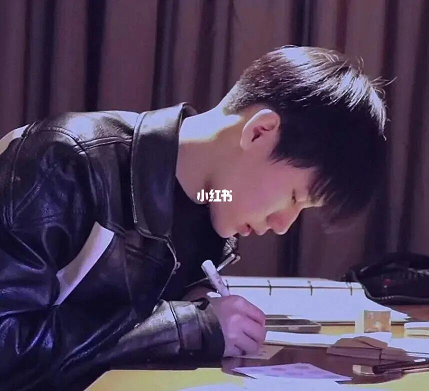 时代少年团写作业头像