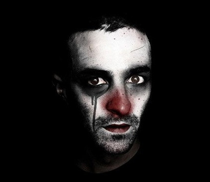 求几张小丑的头像,要比较悲伤的那种