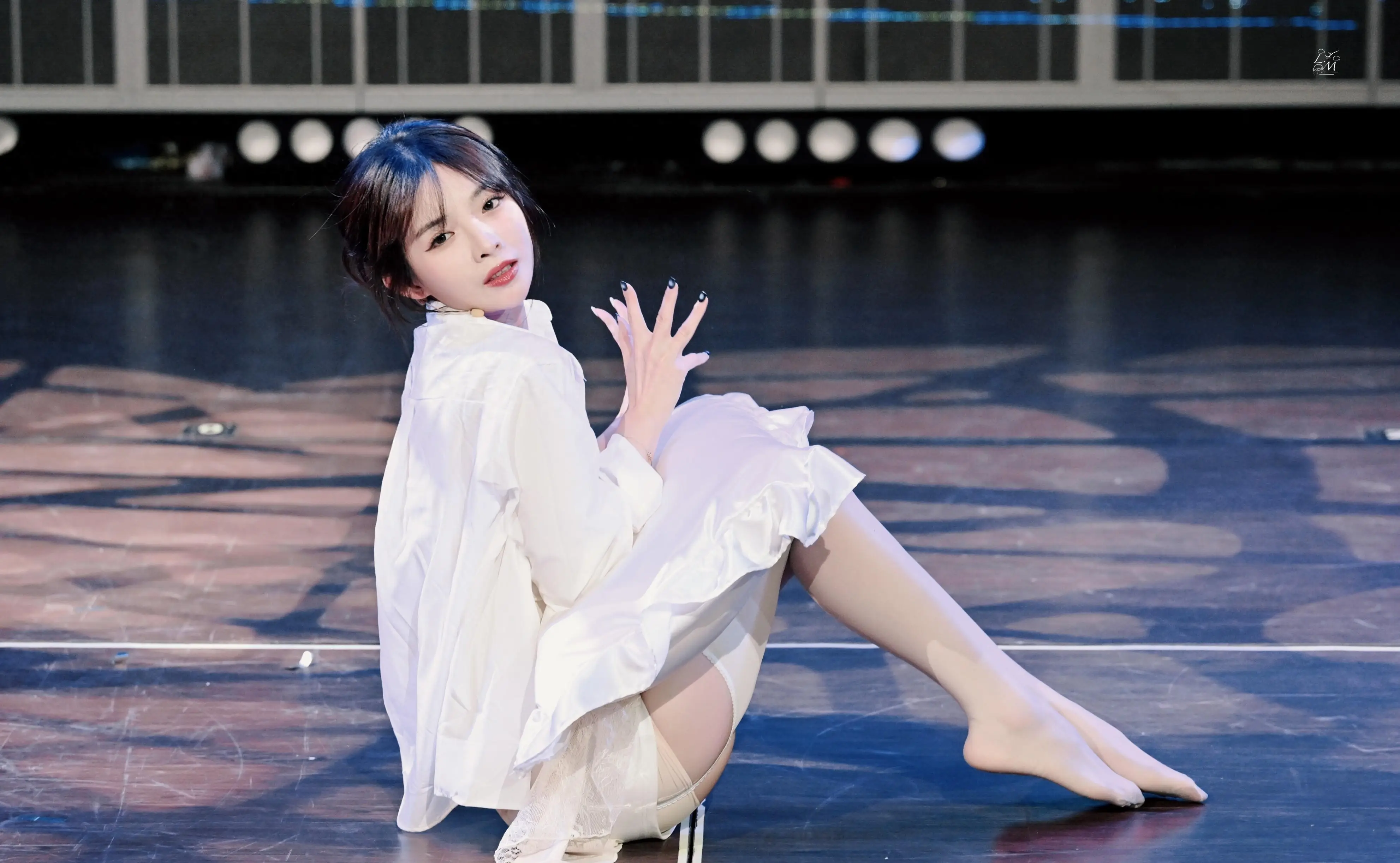 许杨玉琢-snh48女团成员-吊带白丝袜舞台绝美盛宴-图片分享_演出_观众