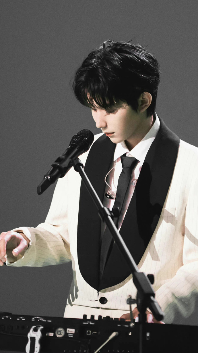 兔系艺人图鉴#提到兔系帅哥必须首推王源超93超纯的宝贝 冷白皮又