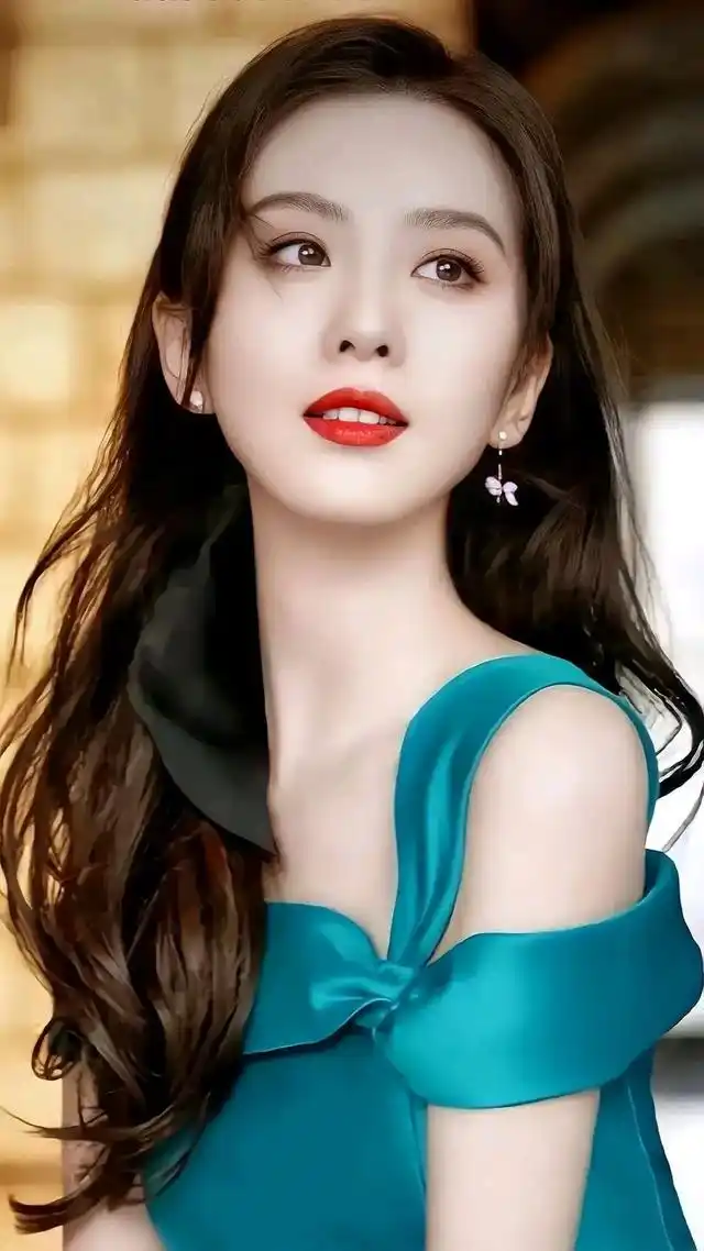 刘诗诗:中国内地女演员,以优雅的气质和美丽的容颜而闻名!