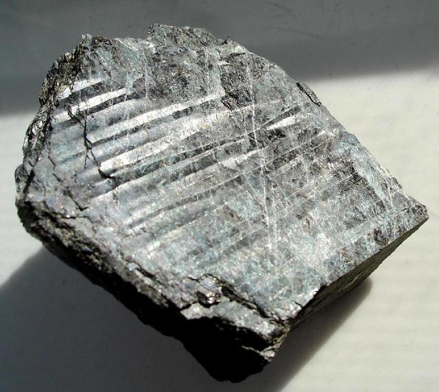 名字叫辉的人多了去了,不知你有没有听说过辉石?