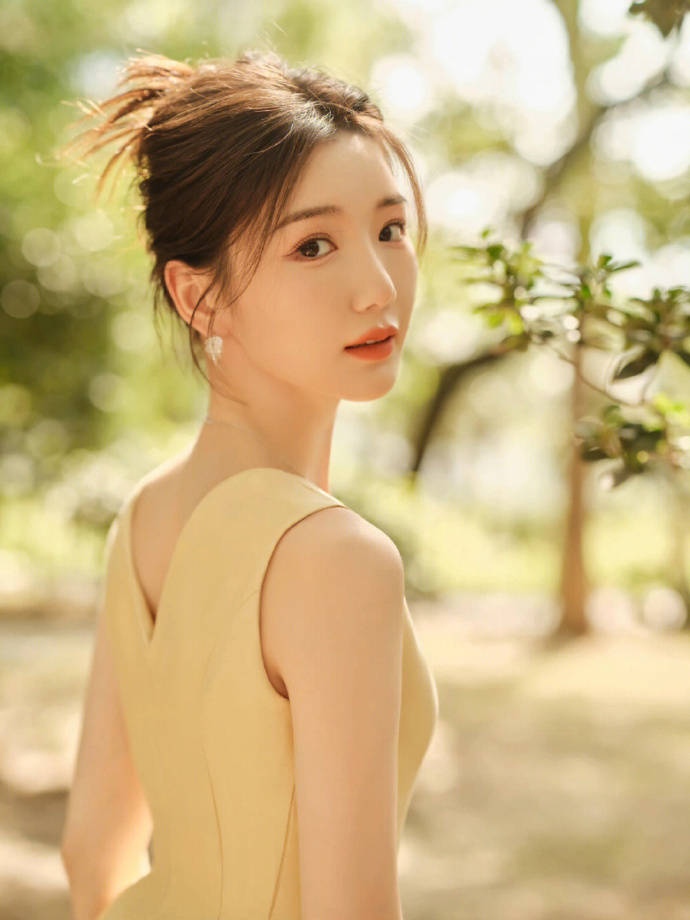 毛晓彤 照片合集__财经头条