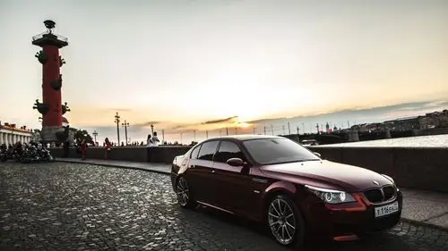 电脑壁纸 汽车 酒红色酷炫跑车宝马e60