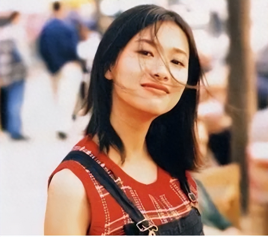 徐静蕾唯一心心念念的,就是隔壁姐姐说过的话,"你以后要是上了大学就