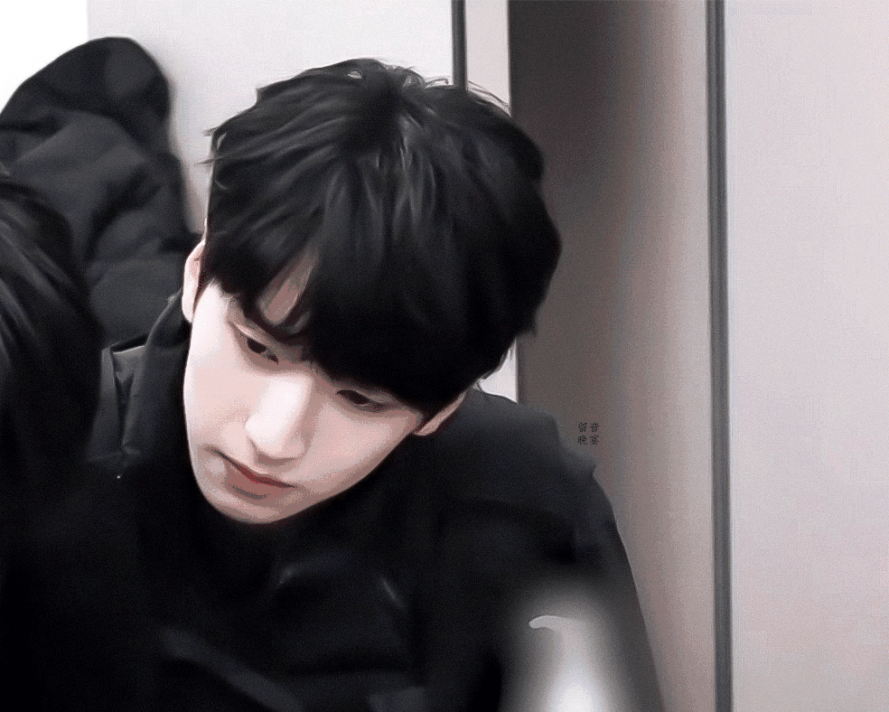 严浩翔为什么叫展逸文?这个名字见证了他的成长,让他受益匪浅!