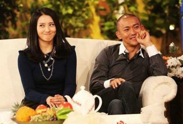 其实,聂远在现实生活中,有2任老婆,一个是王惠,一个是秦子越,都是演员