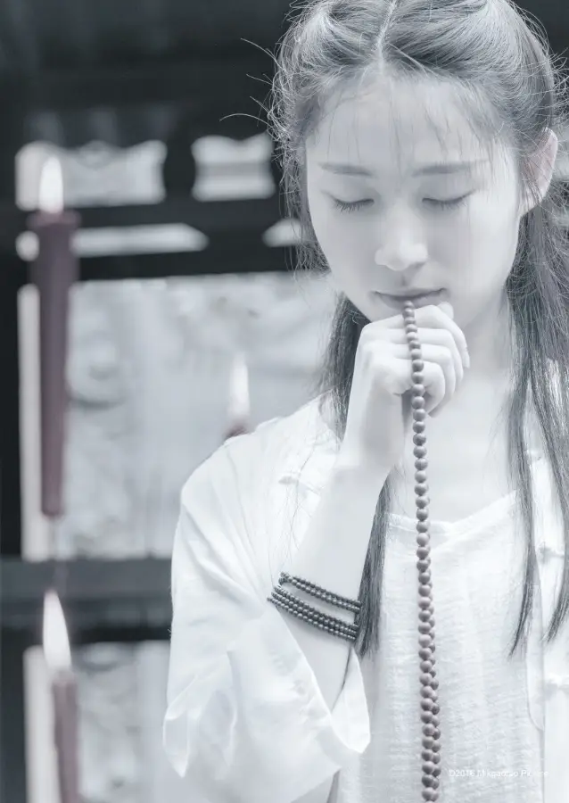 的雾编织成一袭白衣从此每一场清晨中的你都是银白色文/阿斗清风与你