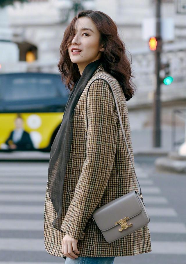 宋佳堪称街拍女王,私服穿搭又甜又优雅,帅气高级又不失舒适感