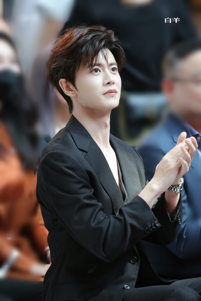 mido瑞士美度表品牌代言人任嘉伦##任嘉伦穿深v了