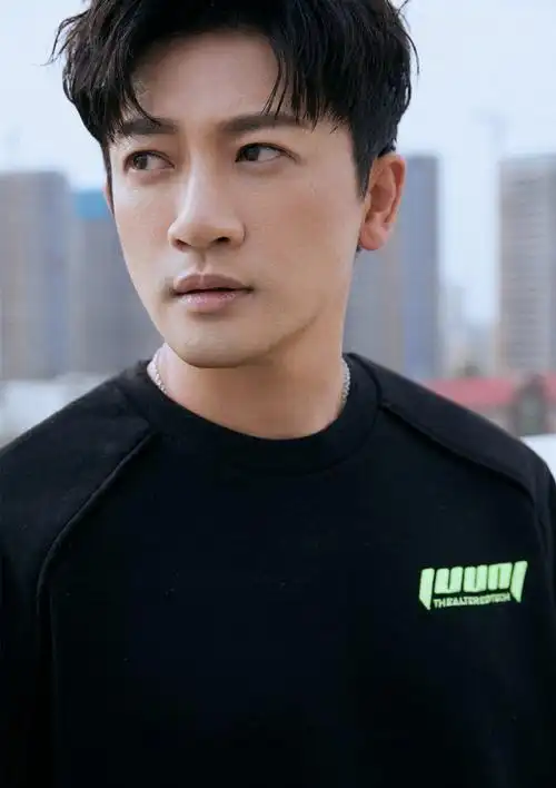 乖乖虎苏有朋不见老!简约私服时髦帅气,46岁大叔风采不输小鲜肉