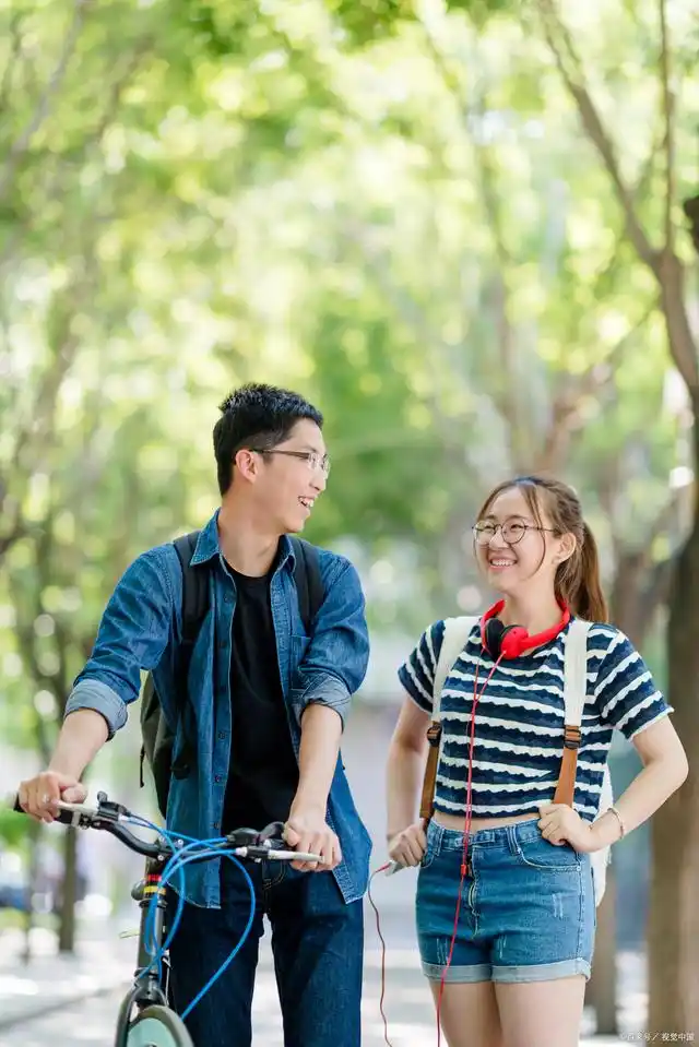 如何看一个男人是否爱你?他的朋友圈会出现这些细节